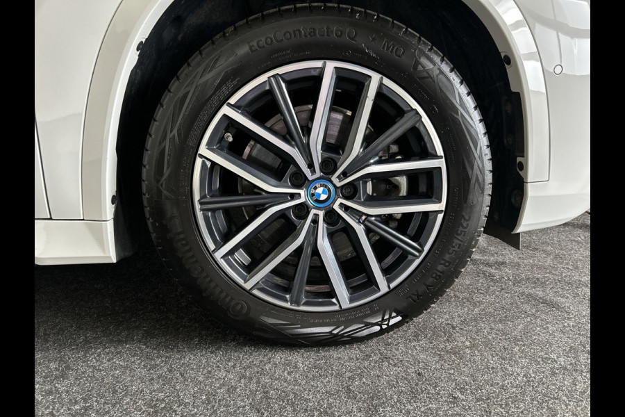 BMW iX1 xDrive30 67 kWh M-Sport SOH 98,3% | Sportstoelen | Premiumpakket |