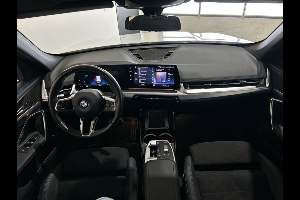BMW iX1 xDrive30 67 kWh M-Sport SOH 98,3% | Sportstoelen | Premiumpakket |