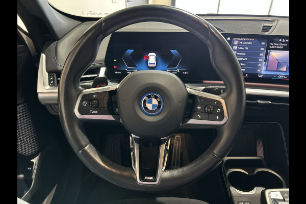 BMW iX1 xDrive30 67 kWh M-Sport SOH 98,3% | Sportstoelen | Premiumpakket |