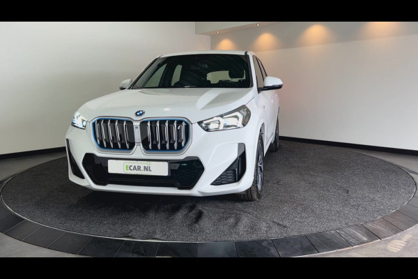 BMW iX1 xDrive30 67 kWh M-Sport SOH 98,3% | Sportstoelen | Premiumpakket |