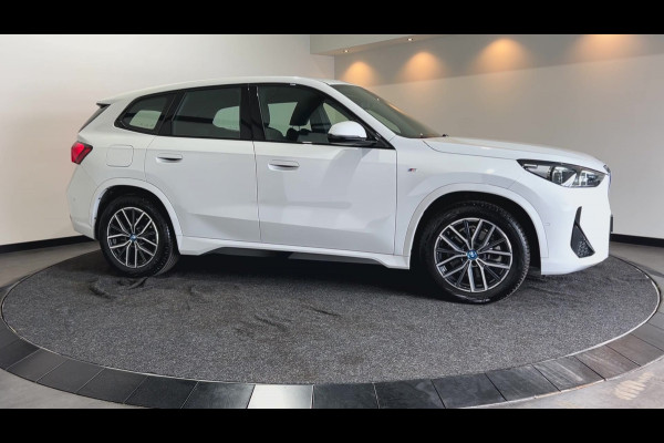 BMW iX1 xDrive30 67 kWh M-Sport SOH 98,3% | Sportstoelen | Premiumpakket |
