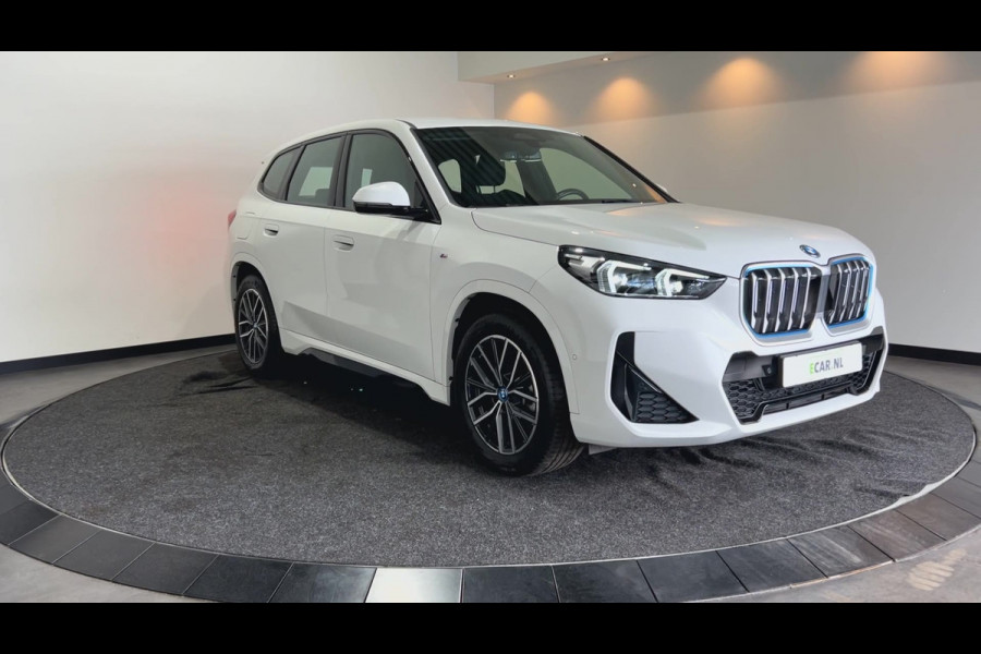 BMW iX1 xDrive30 67 kWh M-Sport SOH 98,3% | Sportstoelen | Premiumpakket |