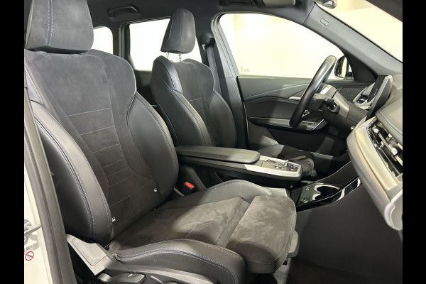 BMW iX1 xDrive30 67 kWh M-Sport SOH 98,3% | Sportstoelen | Premiumpakket |