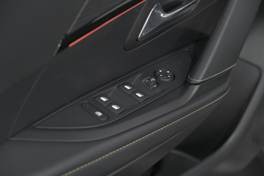 Peugeot 208 PureTech 100 EAT8 GT | Camera | Dodehoekdetectie | Navigatie | Apple Carplay