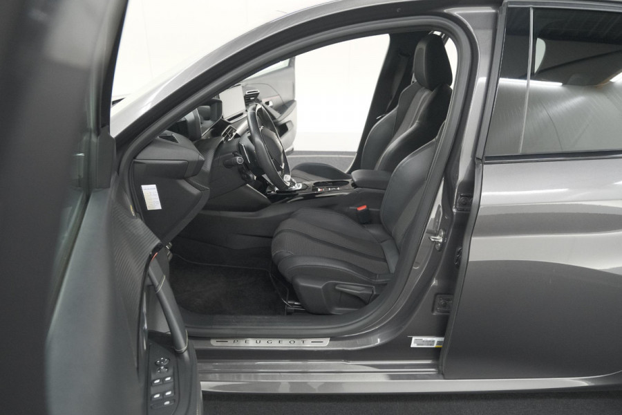 Peugeot 208 PureTech 100 EAT8 GT | Camera | Dodehoekdetectie | Navigatie | Apple Carplay