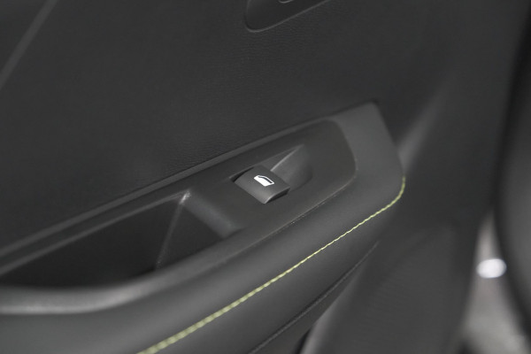 Peugeot 208 PureTech 100 EAT8 GT | Camera | Dodehoekdetectie | Navigatie | Apple Carplay