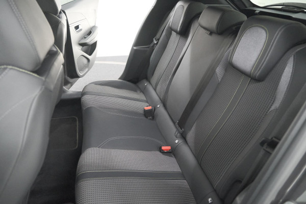 Peugeot 208 PureTech 100 EAT8 GT | Camera | Dodehoekdetectie | Navigatie | Apple Carplay