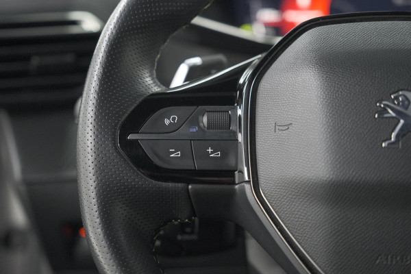 Peugeot 208 PureTech 100 EAT8 GT | Camera | Dodehoekdetectie | Navigatie | Apple Carplay
