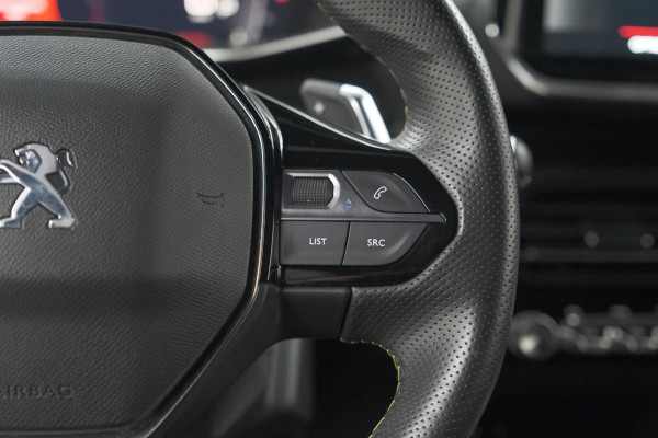 Peugeot 208 PureTech 100 EAT8 GT | Camera | Dodehoekdetectie | Navigatie | Apple Carplay