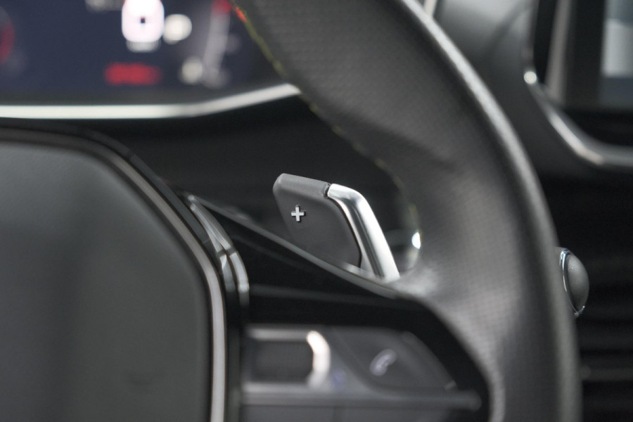 Peugeot 208 PureTech 100 EAT8 GT | Camera | Dodehoekdetectie | Navigatie | Apple Carplay