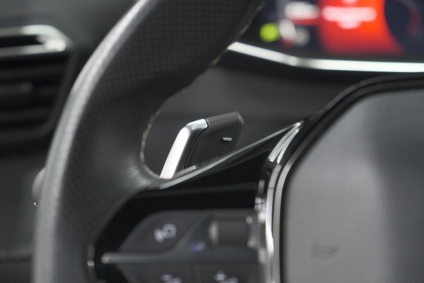 Peugeot 208 PureTech 100 EAT8 GT | Camera | Dodehoekdetectie | Navigatie | Apple Carplay