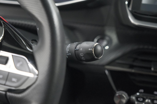 Peugeot 208 PureTech 100 EAT8 GT | Camera | Dodehoekdetectie | Navigatie | Apple Carplay