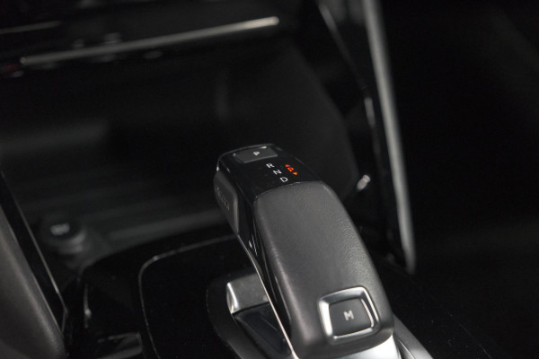 Peugeot 208 PureTech 100 EAT8 GT | Camera | Dodehoekdetectie | Navigatie | Apple Carplay
