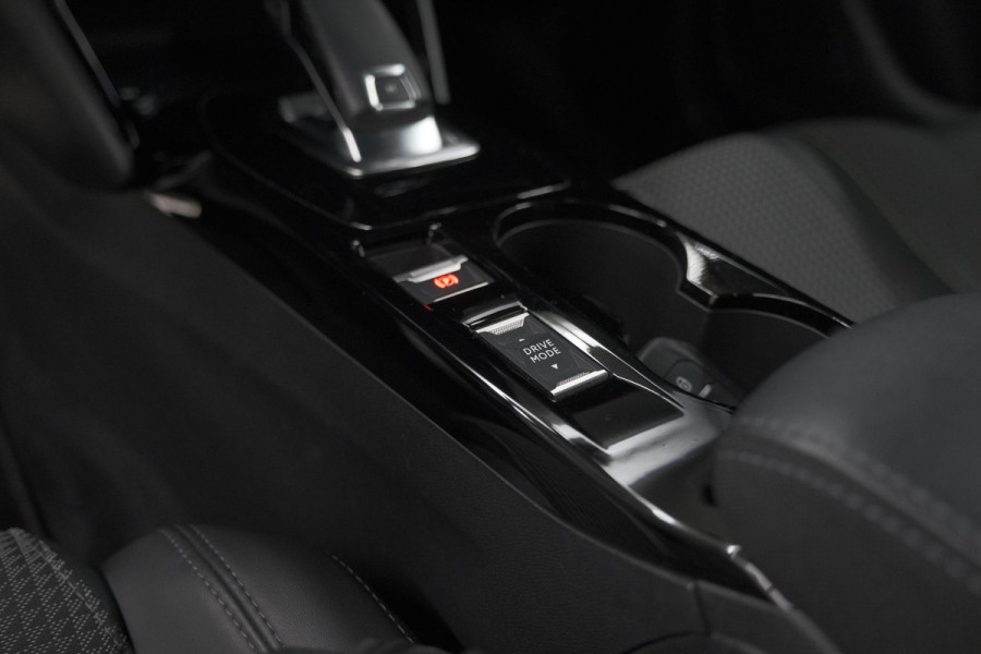 Peugeot 208 PureTech 100 EAT8 GT | Camera | Dodehoekdetectie | Navigatie | Apple Carplay