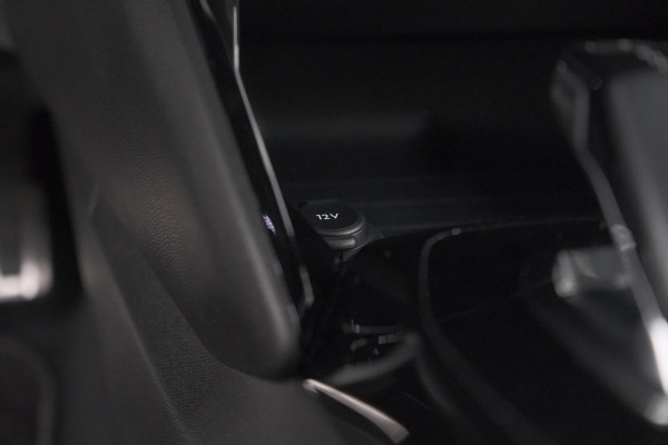 Peugeot 208 PureTech 100 EAT8 GT | Camera | Dodehoekdetectie | Navigatie | Apple Carplay