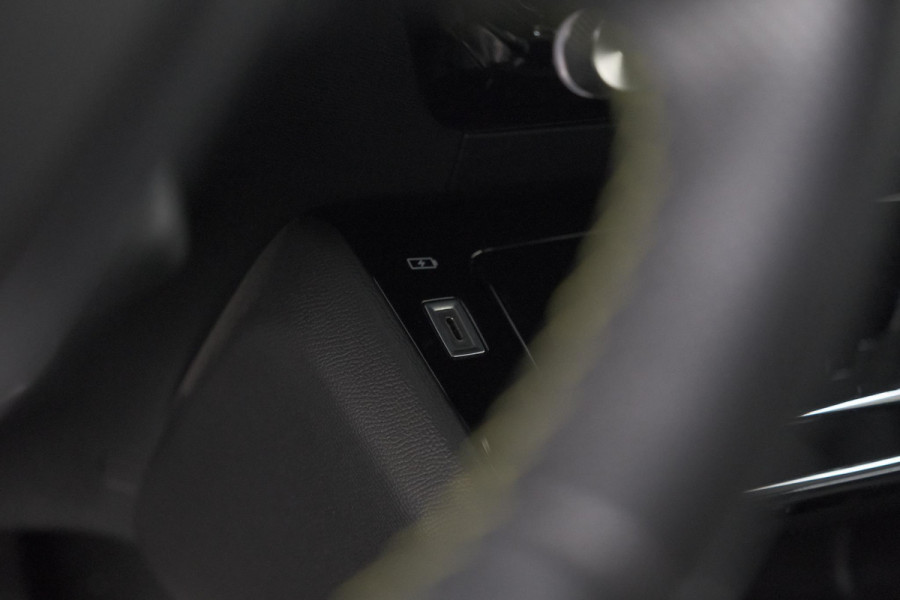 Peugeot 208 PureTech 100 EAT8 GT | Camera | Dodehoekdetectie | Navigatie | Apple Carplay