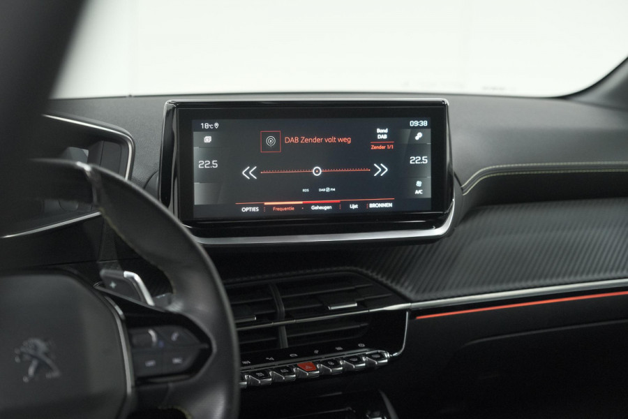 Peugeot 208 PureTech 100 EAT8 GT | Camera | Dodehoekdetectie | Navigatie | Apple Carplay