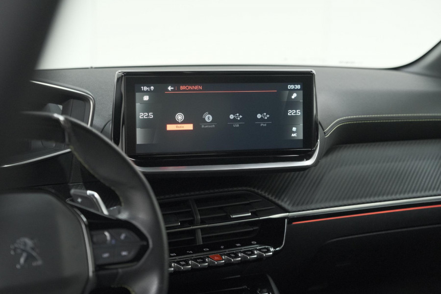 Peugeot 208 PureTech 100 EAT8 GT | Camera | Dodehoekdetectie | Navigatie | Apple Carplay