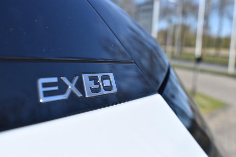 Volvo EX30 Extended Range Plus 69 kWh | Blis | Camera Achter | Elektr. Achterklep | 19'' | PDC V+A
