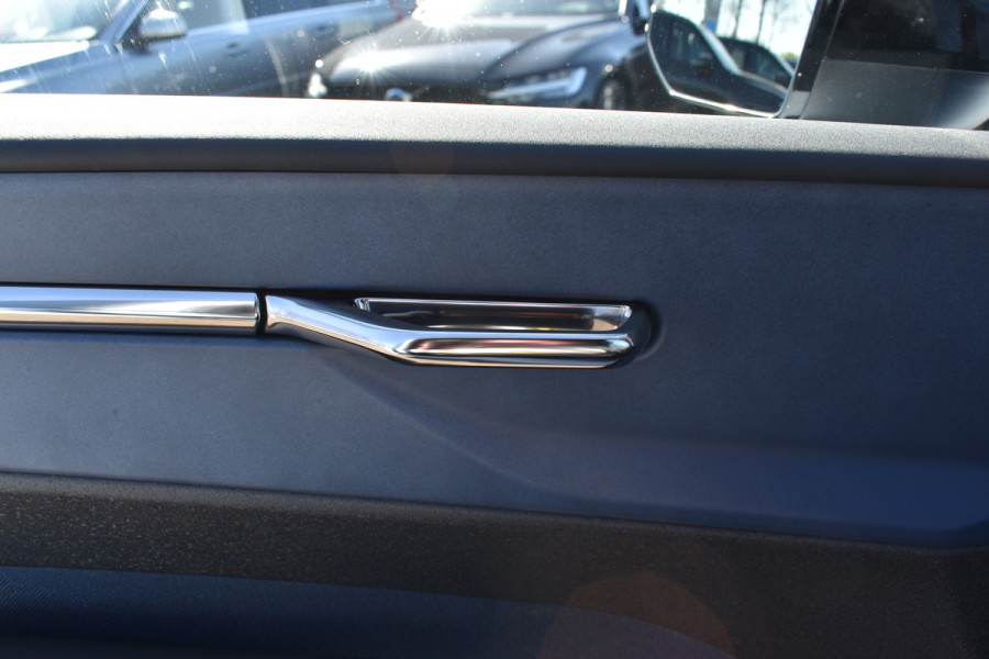 Volvo EX30 Extended Range Plus 69 kWh | Blis | Camera Achter | Elektr. Achterklep | 19'' | PDC V+A