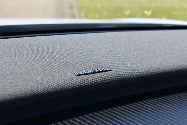 Volvo EX30 Extended Range Plus 69 kWh | Blis | Camera Achter | Elektr. Achterklep | 19'' | PDC V+A