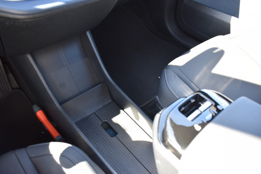 Volvo EX30 Extended Range Plus 69 kWh | Blis | Camera Achter | Elektr. Achterklep | 19'' | PDC V+A