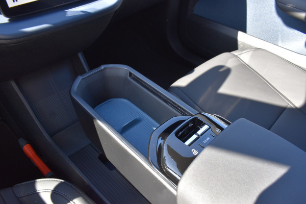 Volvo EX30 Extended Range Plus 69 kWh | Blis | Camera Achter | Elektr. Achterklep | 19'' | PDC V+A