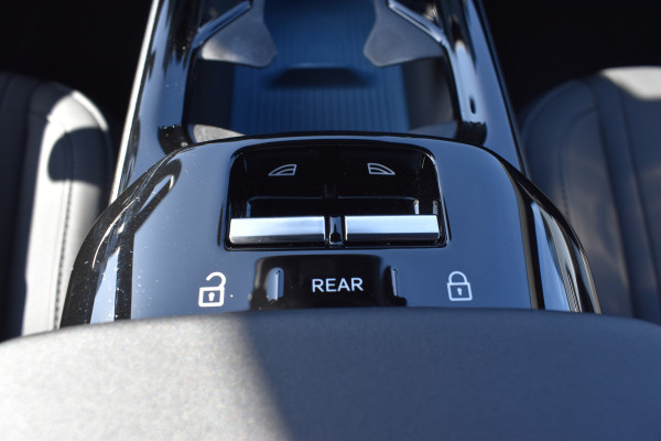 Volvo EX30 Extended Range Plus 69 kWh | Blis | Camera Achter | Elektr. Achterklep | 19'' | PDC V+A