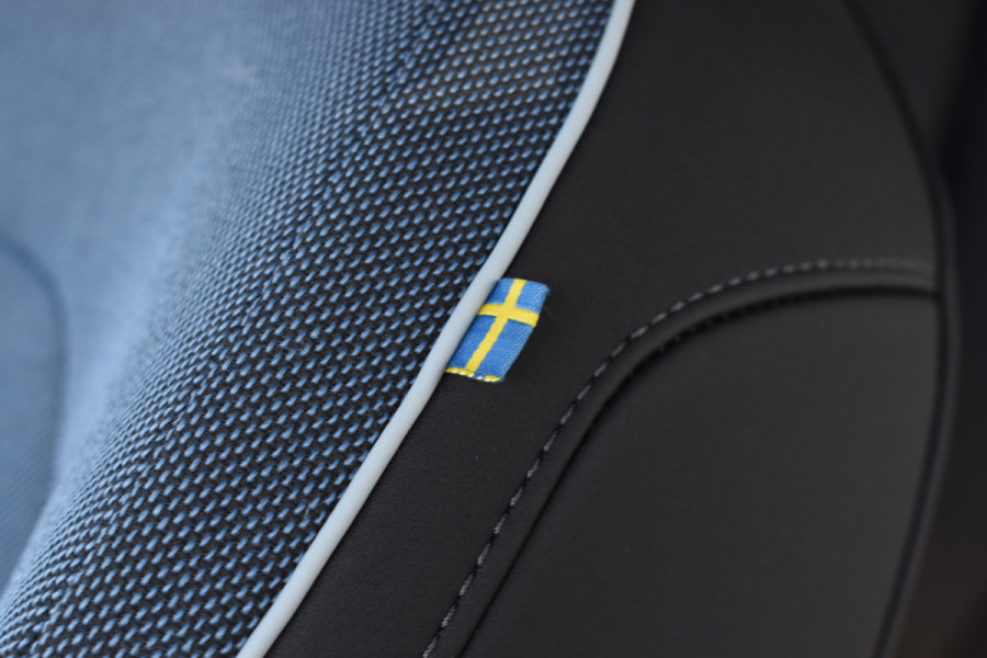 Volvo EX30 Extended Range Plus 69 kWh | Blis | Camera Achter | Elektr. Achterklep | 19'' | PDC V+A