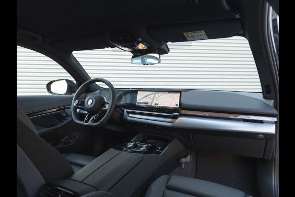 BMW 5 Serie Touring 540d xDrive M-Sport - Individual Leder - Memoryzetels - Driving Assistant