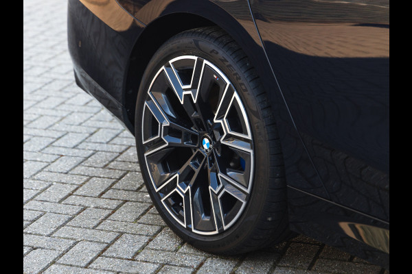 BMW 5 Serie Touring 540d xDrive M-Sport - Individual Leder - Memoryzetels - Driving Assistant