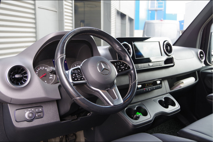 Mercedes-Benz Sprinter 319 3.0 CDI V6 L2H1 AUT. LED, 360 CAMERA, ADAPT. CRUISE, MBUX 10'', LEDER, NAVI, CLIMA, VOORRUIT VERWARMING, STOELVERWARMING