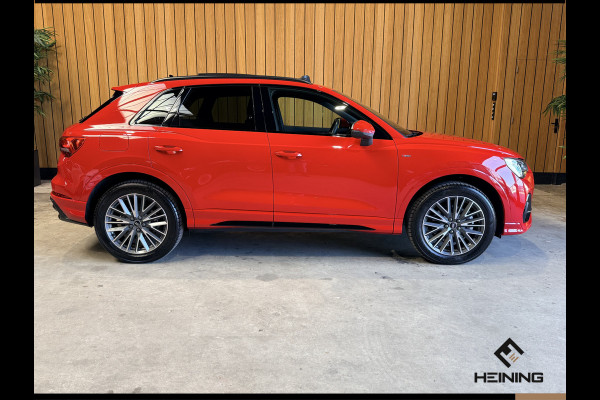 Audi Q3 45 TFSI e S edition. Pano. 2X S-Line. Apple-carplay. Blackline. 19 inch.