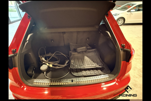 Audi Q3 45 TFSI e S edition. Pano. 2X S-Line. Apple-carplay. Blackline. 19 inch.