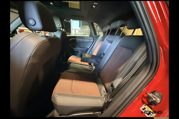 Audi Q3 45 TFSI e S edition. Pano. 2X S-Line. Apple-carplay. Blackline. 19 inch.