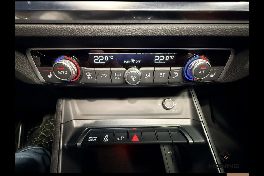 Audi Q3 45 TFSI e S edition. Pano. 2X S-Line. Apple-carplay. Blackline. 19 inch.