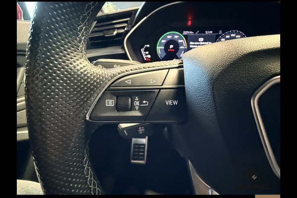 Audi Q3 45 TFSI e S edition. Pano. 2X S-Line. Apple-carplay. Blackline. 19 inch.