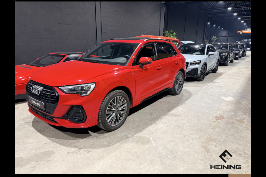 Audi Q3 45 TFSI e S edition. Pano. 2X S-Line. Apple-carplay. Blackline. 19 inch.