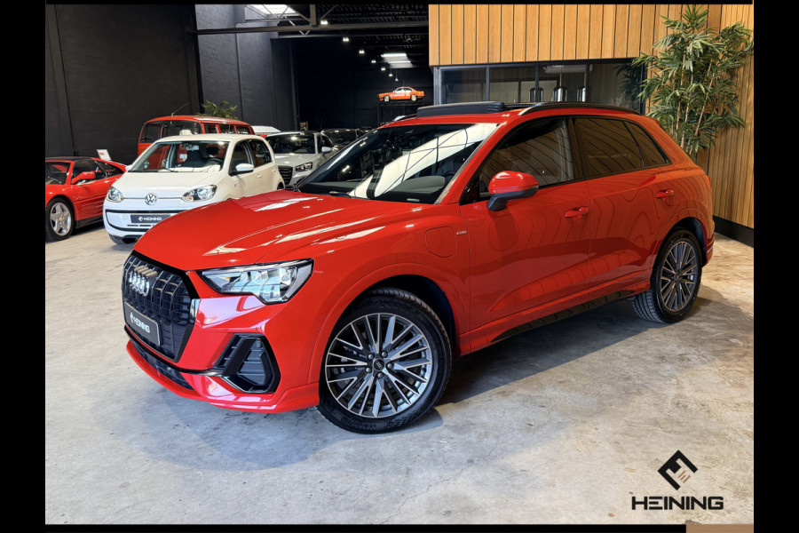 Audi Q3 45 TFSI e S edition. Pano. 2X S-Line. Apple-carplay. Blackline. 19 inch.