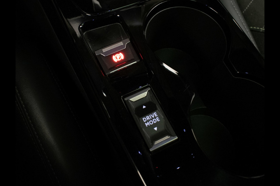 Peugeot 2008 1.2 PureTech GT Pack Sport (PANORAMADAK,APPLE CARPLAY,NAVI,CAMERA,STOELVERWARMING,GETINT,LEDER/ALCANTARA,LM VELGEN)