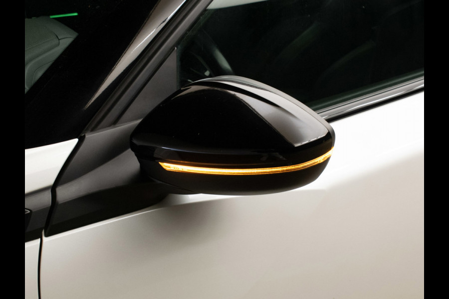 Peugeot 2008 1.2 PureTech GT Pack Sport (PANORAMADAK,APPLE CARPLAY,NAVI,CAMERA,STOELVERWARMING,GETINT,LEDER/ALCANTARA,LM VELGEN)