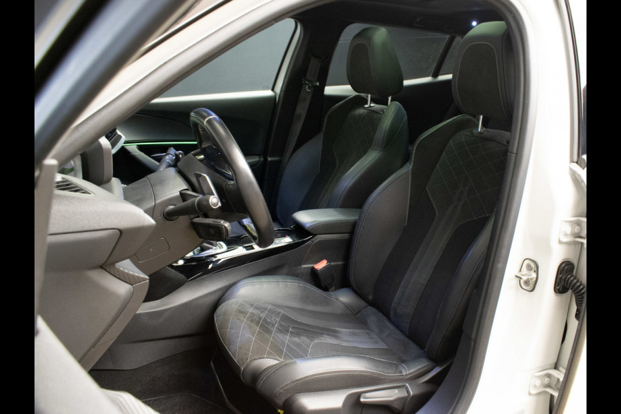 Peugeot 2008 1.2 PureTech GT Pack Sport (PANORAMADAK,APPLE CARPLAY,NAVI,CAMERA,STOELVERWARMING,GETINT,LEDER/ALCANTARA,LM VELGEN)