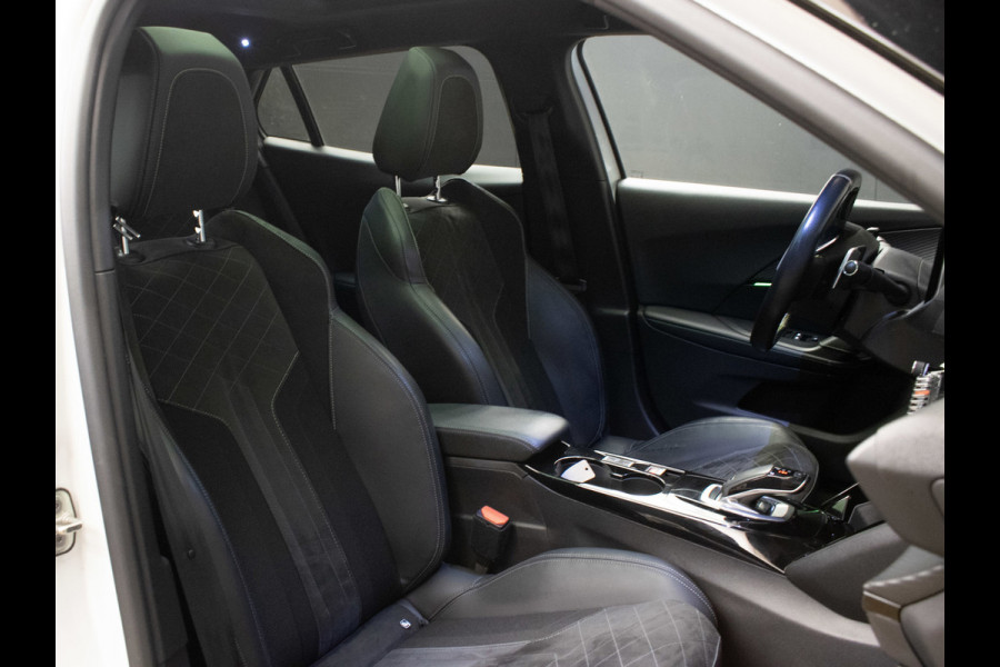 Peugeot 2008 1.2 PureTech GT Pack Sport (PANORAMADAK,APPLE CARPLAY,NAVI,CAMERA,STOELVERWARMING,GETINT,LEDER/ALCANTARA,LM VELGEN)