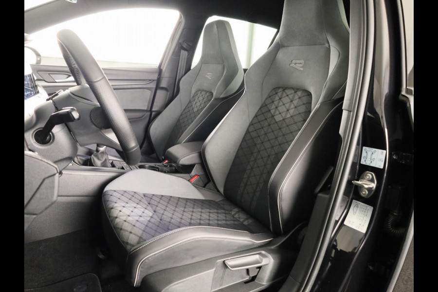 Volkswagen Golf 1.5 TSI R-Line 130 PK | LED Plus | Parkeer camera | Navigatie | Keyless entry | Stoel- en stuurverwarming |