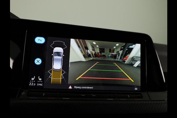 Volkswagen Golf 1.5 TSI R-Line 130 PK | LED Plus | Parkeer camera | Navigatie | Keyless entry | Stoel- en stuurverwarming |