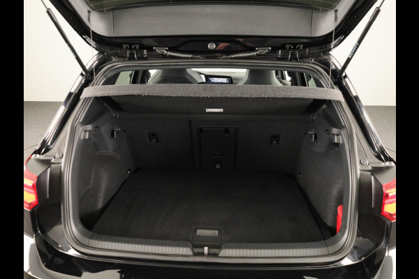 Volkswagen Golf 1.5 TSI R-Line 130 PK | LED Plus | Parkeer camera | Navigatie | Keyless entry | Stoel- en stuurverwarming |