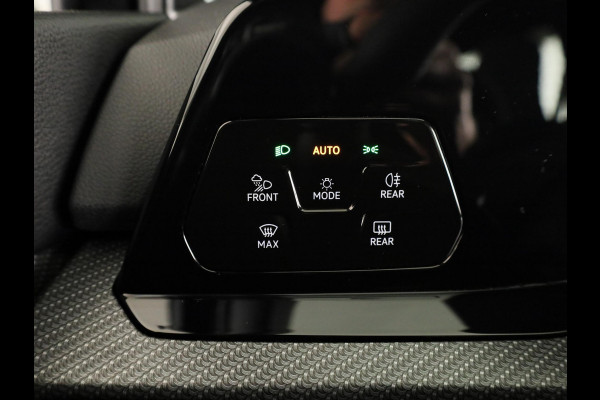 Volkswagen Golf 1.5 TSI R-Line 130 PK | LED Plus | Parkeer camera | Navigatie | Keyless entry | Stoel- en stuurverwarming |