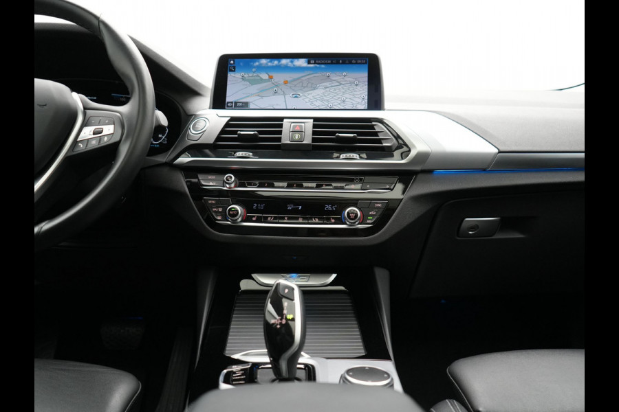 BMW X3 xDrive30e Sportline PHEV 293pk Dealer O.H | Trekhaak Af Fabriek | Panodak | Head Up | Sportstoelen Verwarmd | Sfeerverlichting | Keyless | Apple Carplay | LED Koplampen | Blis | Navigatie | DAB | Cruise Control | Plug In Hybrid |