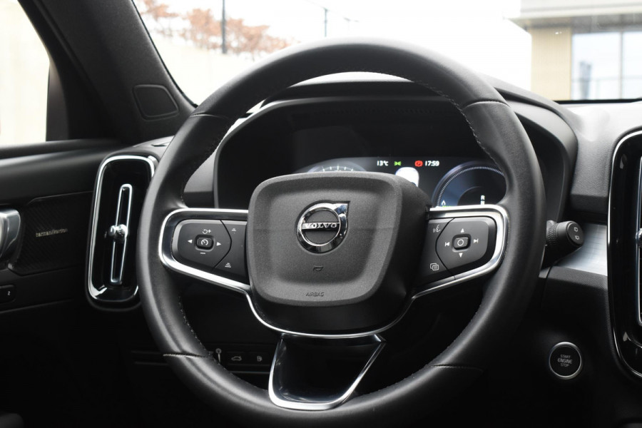 Volvo XC40 T4 211PK Automaat Plug-in hybrid Plus Bright / Navigatie / Cruise control / Harman Kardon / Stuur- & Stoelverwarming / Elektrische achterklep / Achteruitrijcamera / Elektrische stoelverst. met geheugen / Extra getint glas