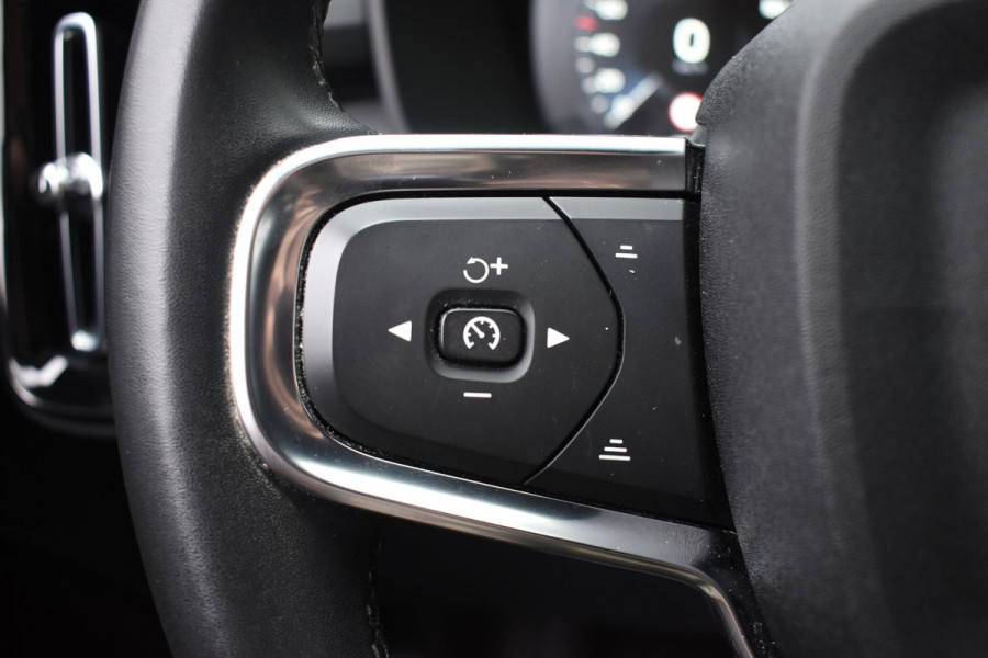 Volvo XC40 T4 211PK Automaat Plug-in hybrid Plus Bright / Navigatie / Cruise control / Harman Kardon / Stuur- & Stoelverwarming / Elektrische achterklep / Achteruitrijcamera / Elektrische stoelverst. met geheugen / Extra getint glas